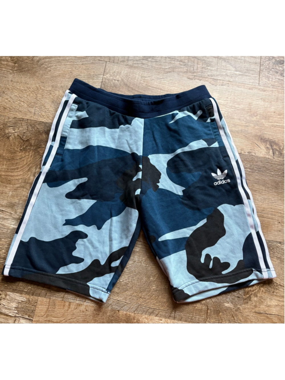 adidas Originals Youth Large (13-14 Y) Blue Camo Fleece Shorts – 3-Stripes Sweat